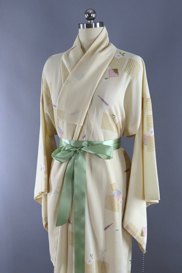 Vintage 1980s Silk Kimono Robe / Pale Ivory Yellow Pastel - ThisBlueBird