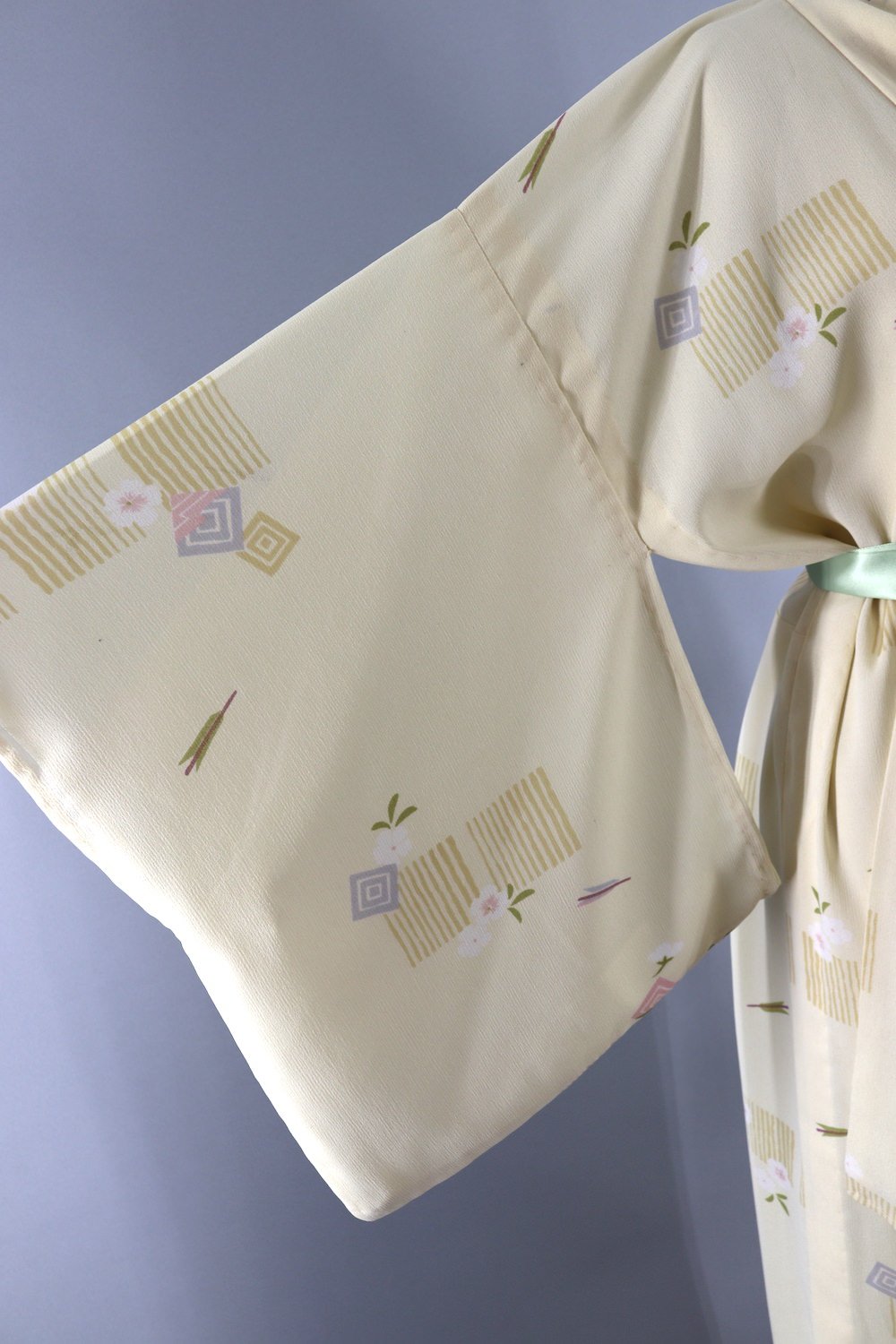 Vintage 1980s Silk Kimono Robe / Pale Ivory Yellow Pastel – ThisBlueBird