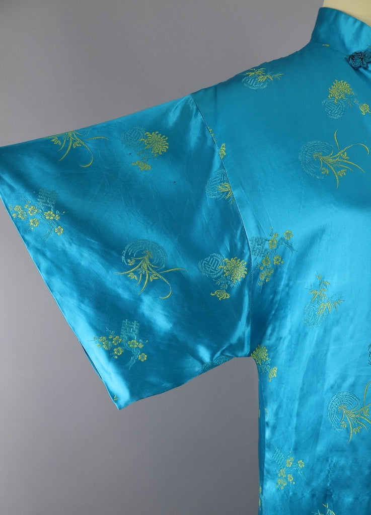 Vintage Asian Embroidered Robe / Aqua Blue & Yellow Satin – ThisBlueBird