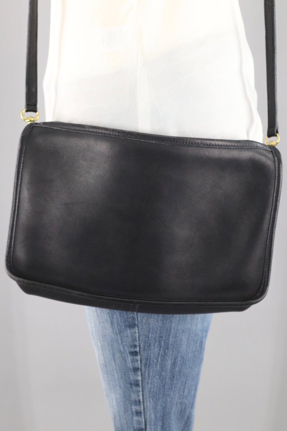 Vintage Black Leather Coach Crossbody Bag B2P 9455 - ThisBlueBird