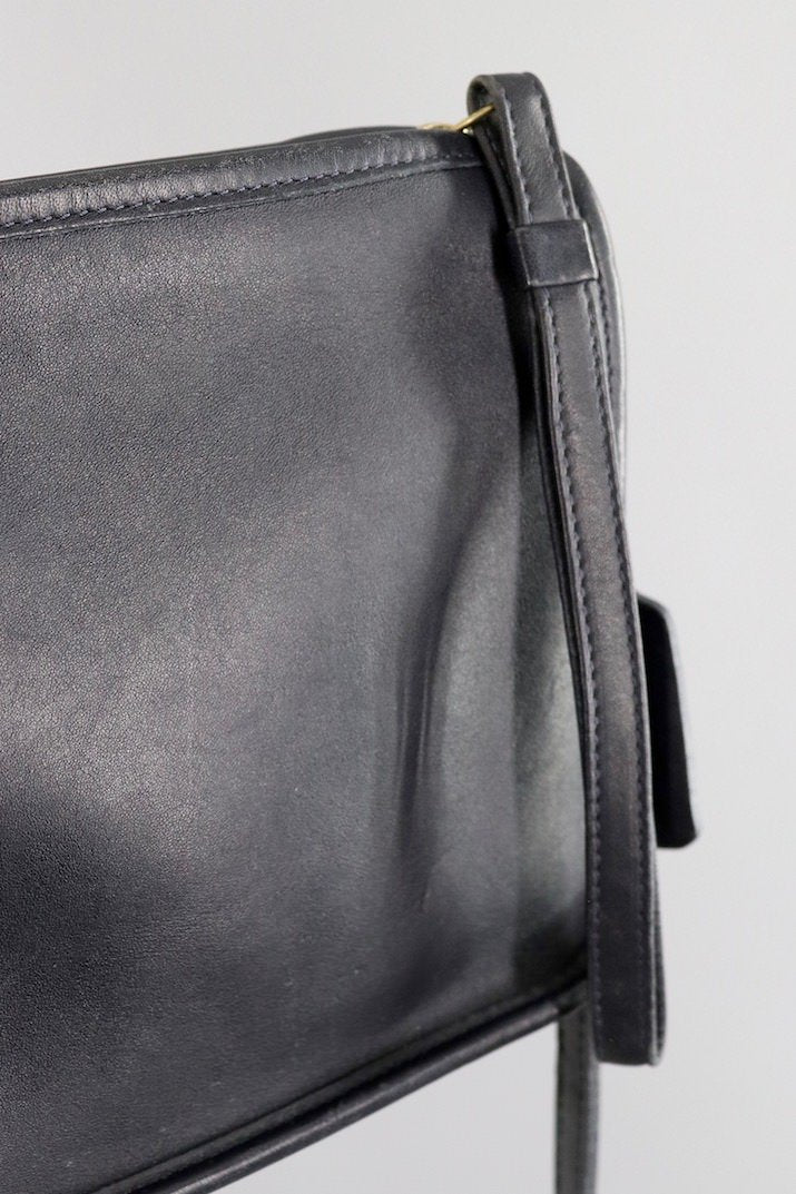 Vintage Coach pochette, Black leather with grey