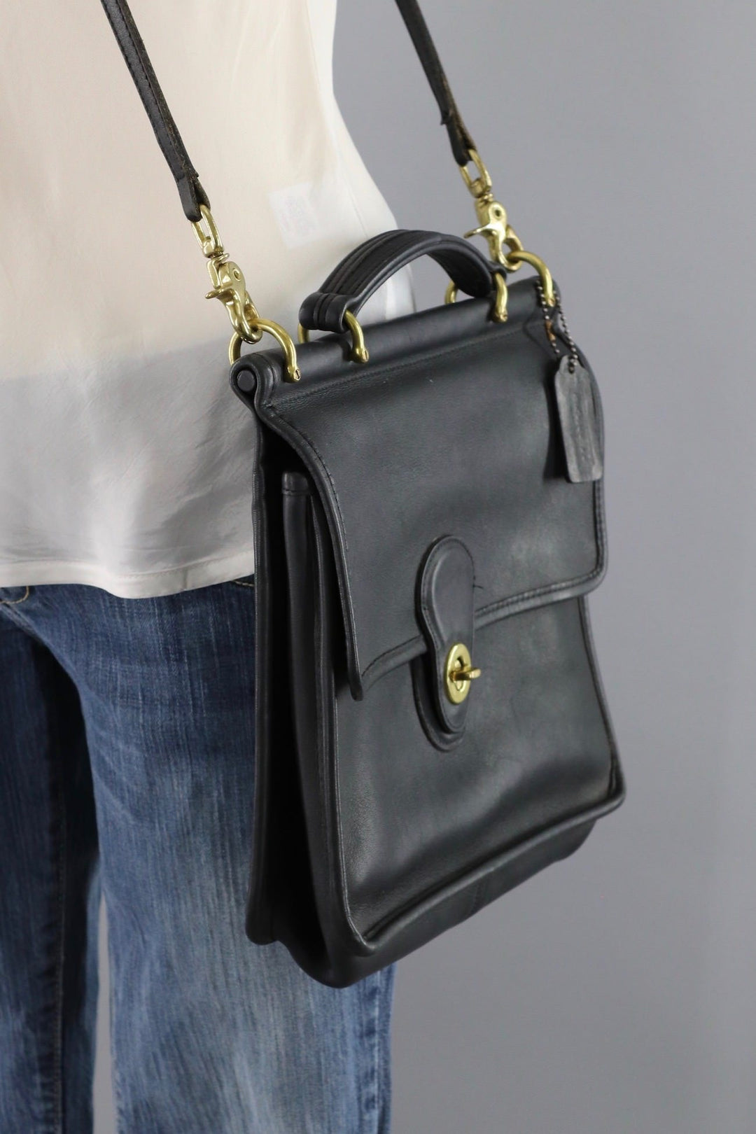 Vintage Coach Willis Medium Messenger Bag Black Leather Style H4C 9927 - ThisBlueBird