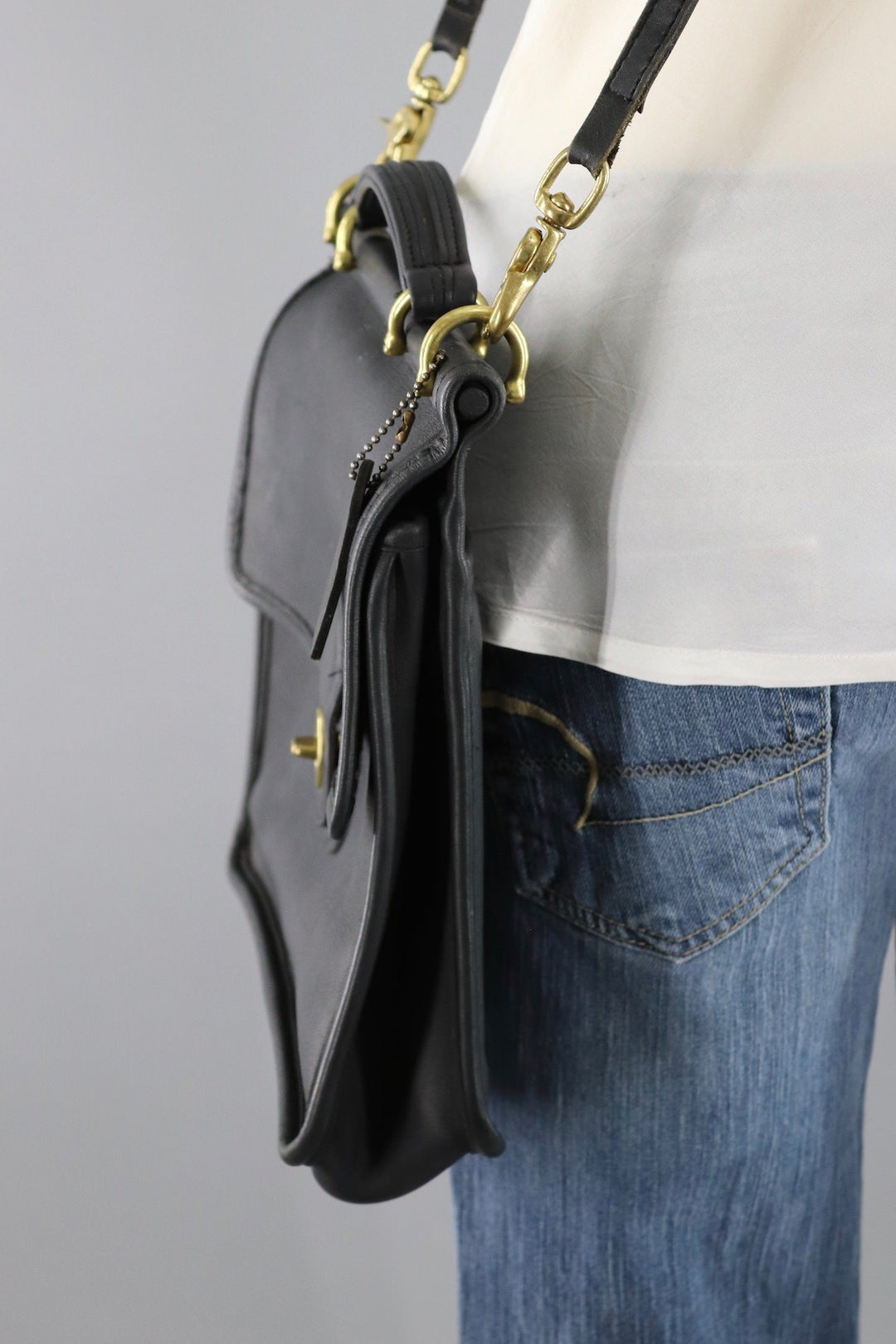 Vintage Coach Willis Medium Messenger Bag Black Leather Style H4C 9927 - ThisBlueBird