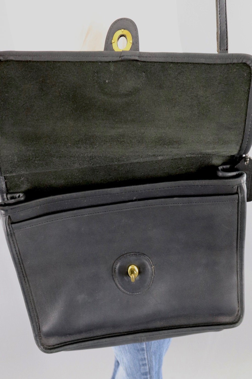 Vintage Coach Willis Medium Messenger Bag Black Leather Style H4C 9927 - ThisBlueBird