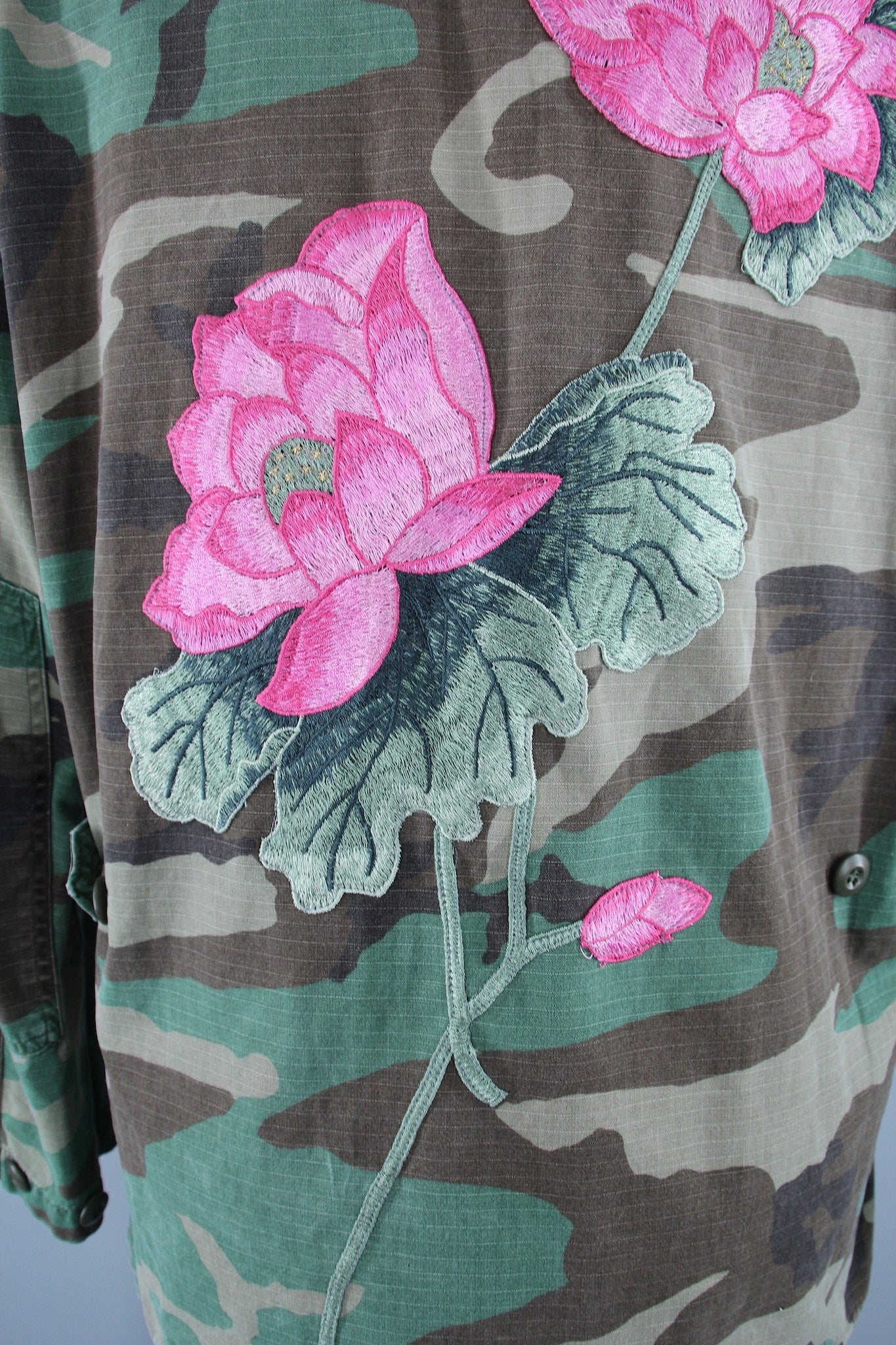 Vintage Embroidered Camouflage Jacket / US Marines Military Camo Coat / Pink LOTUS Floral Embroidery - ThisBlueBird