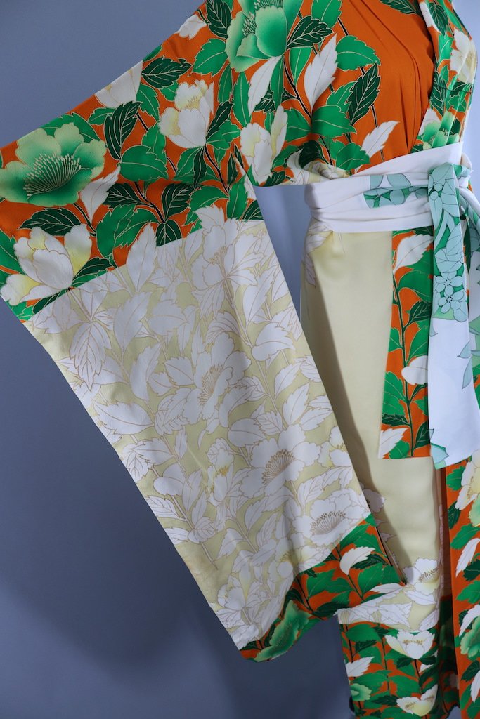 Vintage Green Floral Silk Kimono Robe ThisBlueBird vintage-green-floral-silk-kimono-robe-thisbluebird
