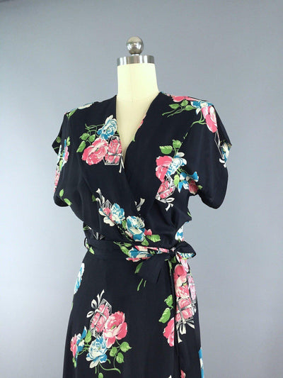 Vintage Hostess Dress Robe / 1940s Floral Print - ThisBlueBird