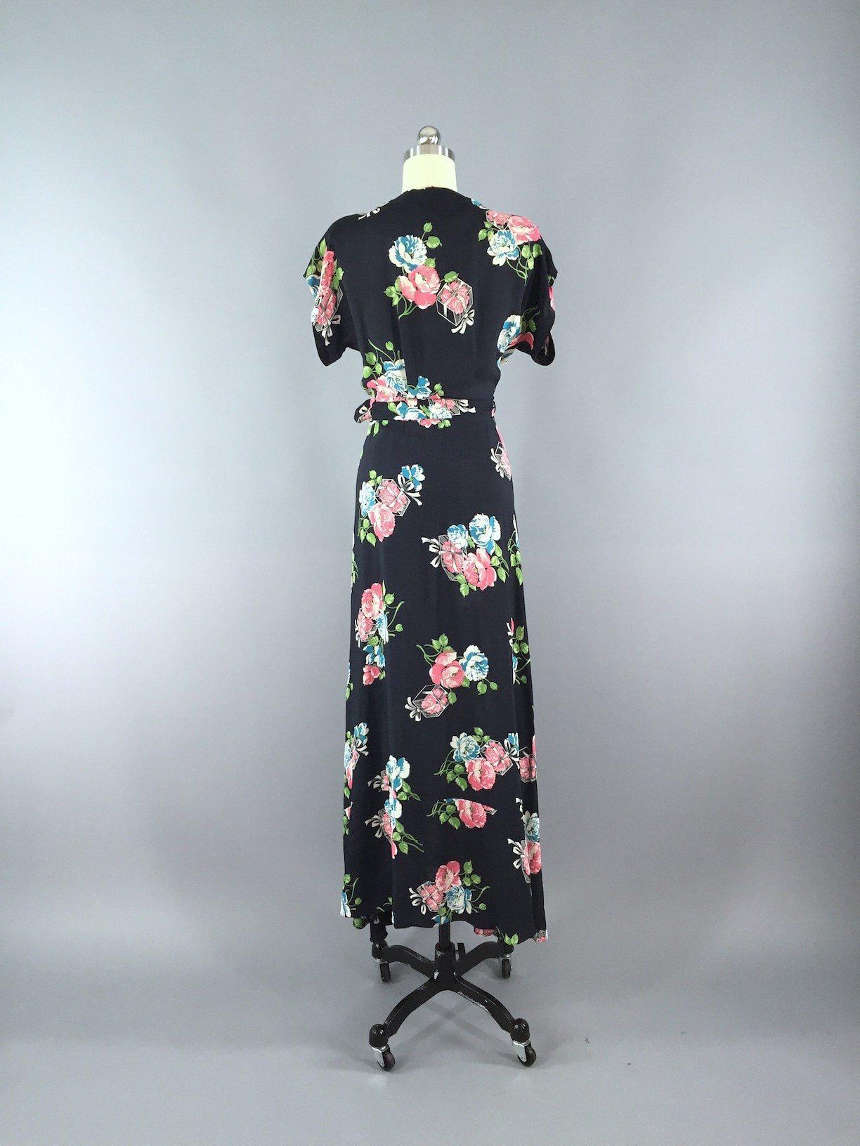 Vintage Hostess Dress Robe / 1940s Floral Print - ThisBlueBird