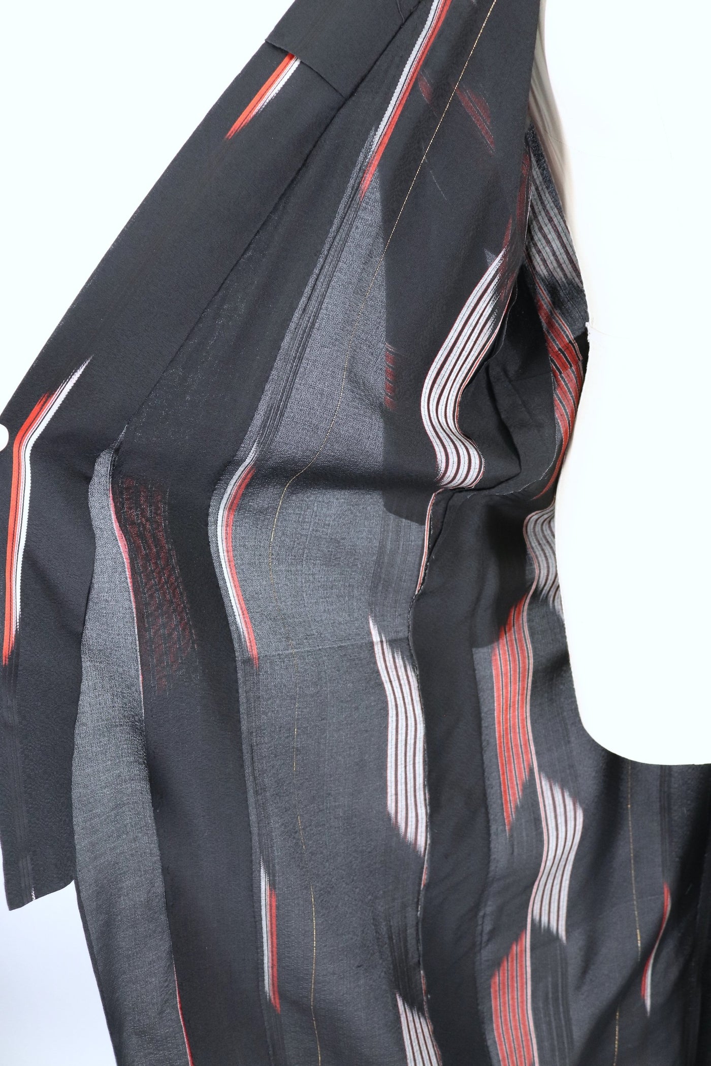 Vintage Silk Kimono Robe / Black and Red Arrows - ThisBlueBird
