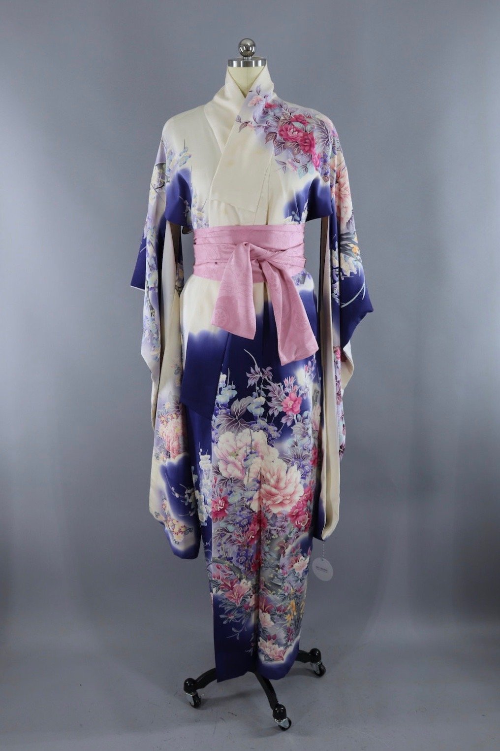 1970s Vintage Silk Kimono Robe in Blue and White Ombre Floral ...