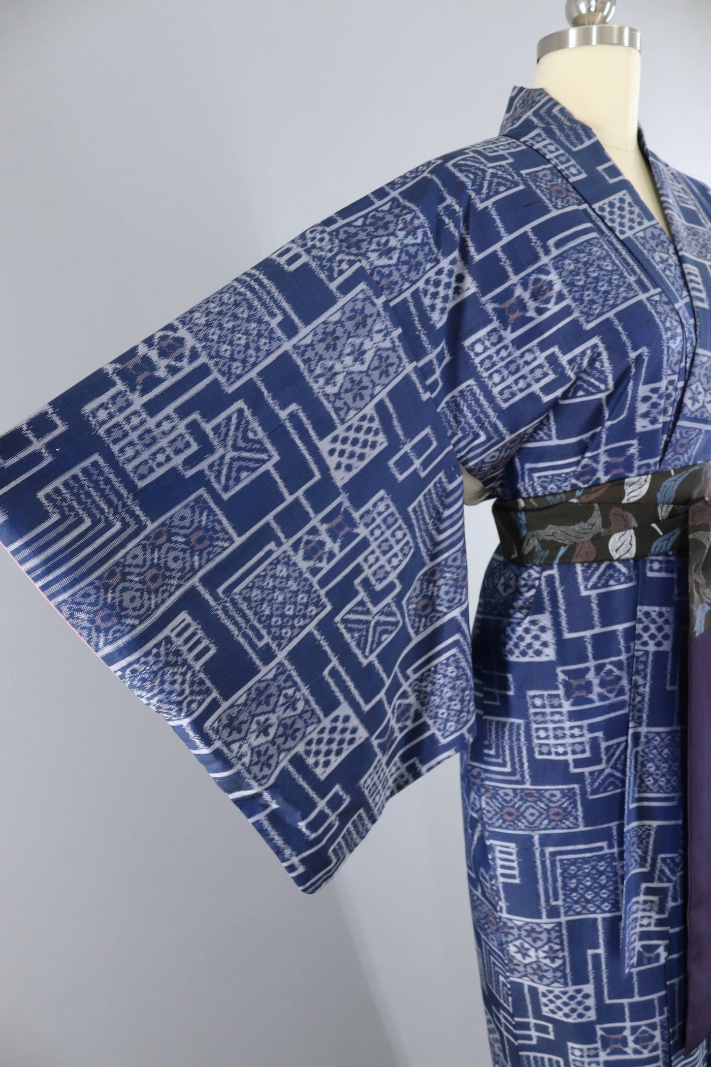 Vintage Silk Kimono Robe / Blue White Ikat - ThisBlueBird