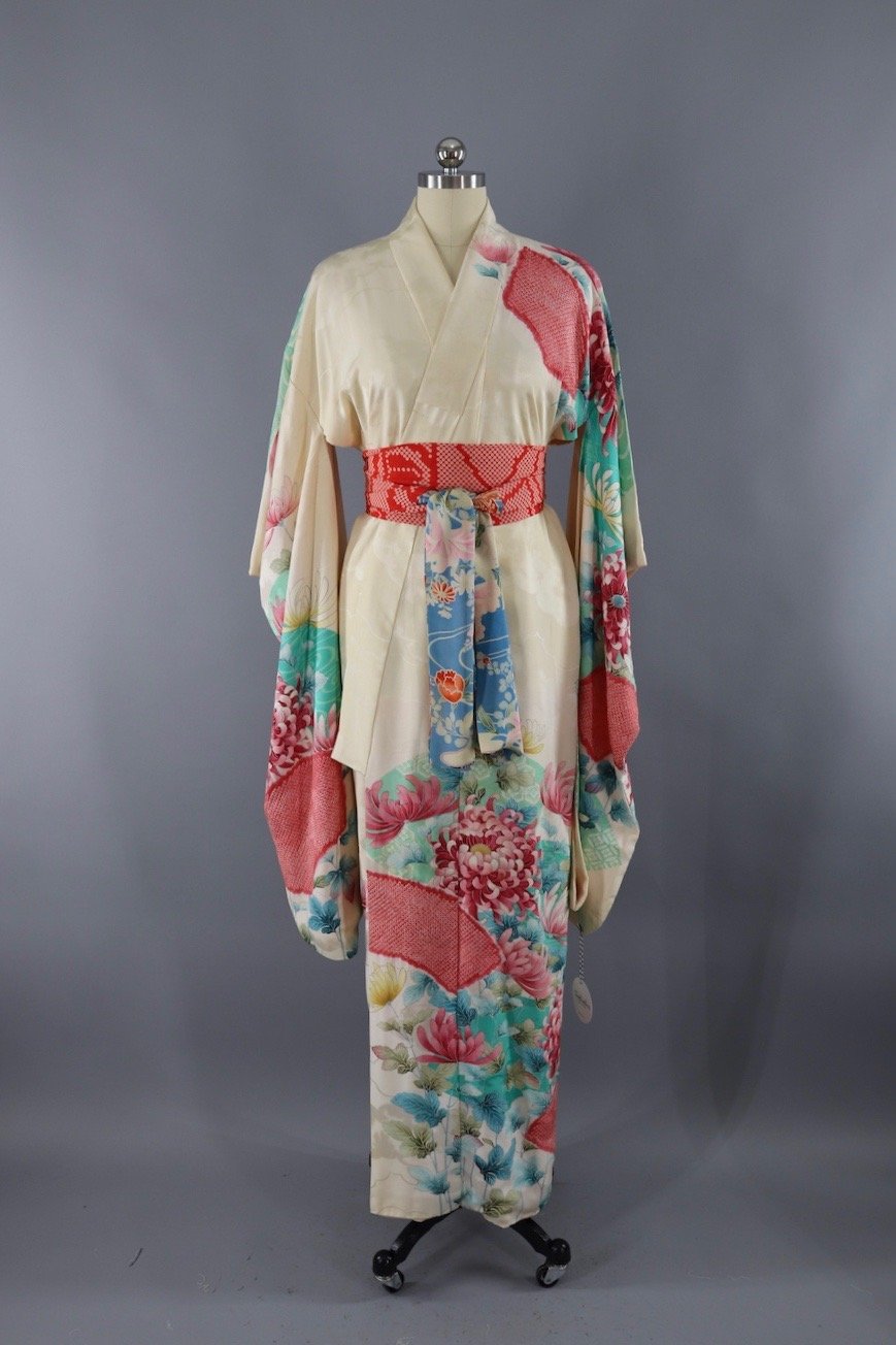 Vintage Silk Kimono Robe / Ivory and Pink Chrysanthemum Floral Print - ThisBlueBird