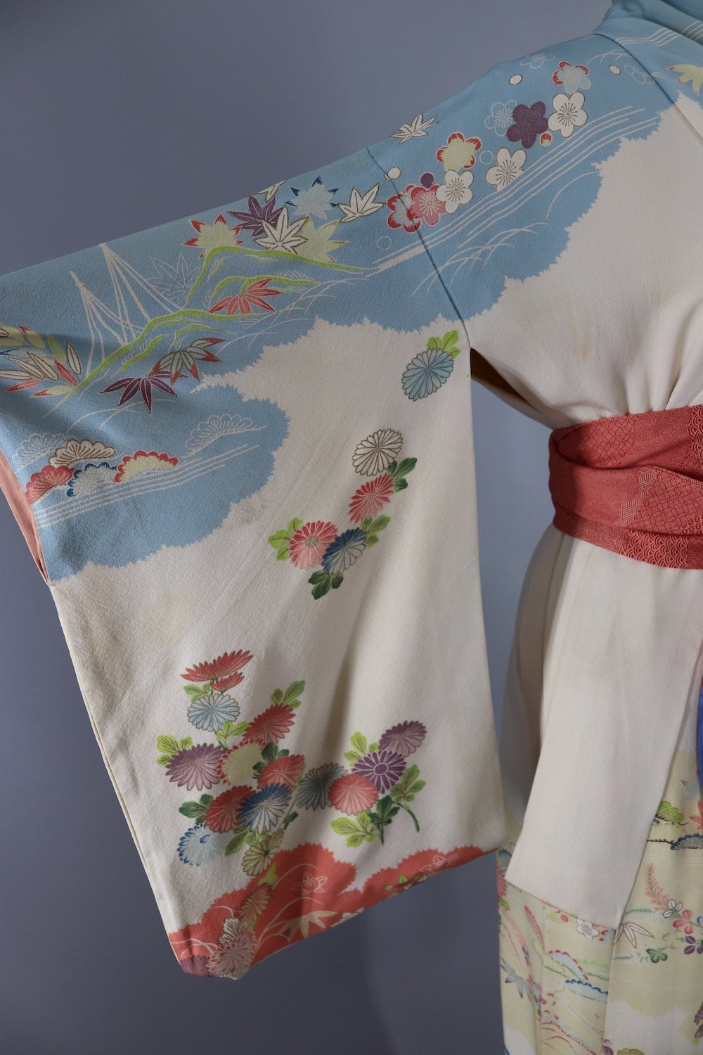 Vintage Silk Kimono Robe / Ivory & Blue Floral Print - ThisBlueBird