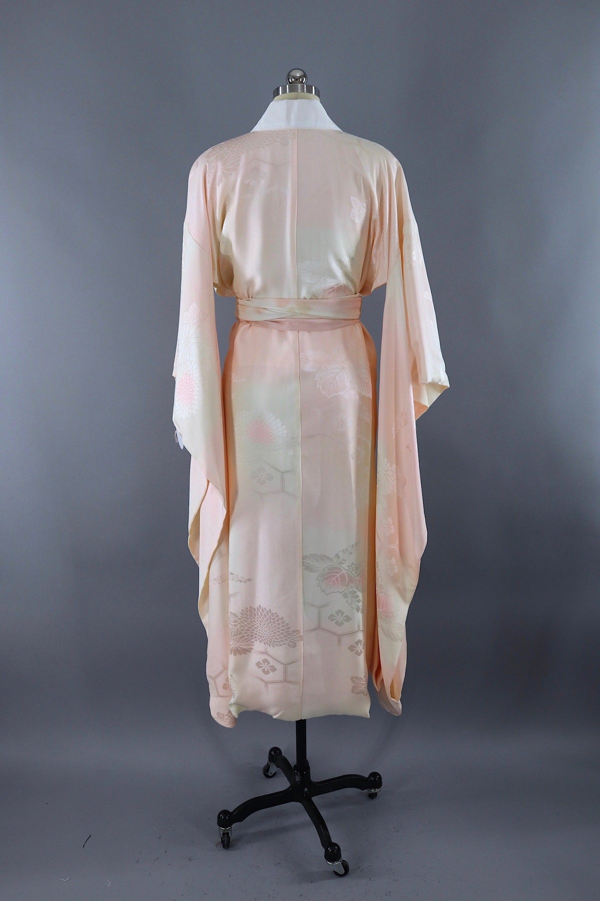 Vintage Silk Kimono Robe Juban / Pastel Pink & White Ombre – ThisBlueBird