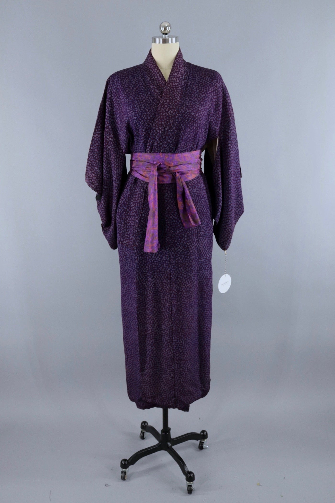 Vintage Silk Kimono Robe / Purple Small Floral Print – ThisBlueBird