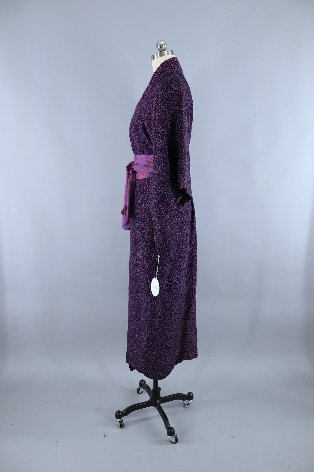 Vintage Silk Kimono Robe / Purple Small Floral Print – ThisBlueBird