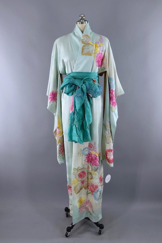 Vintage Silk Kimono Robe / Sky Blue Embroidered Floral – ThisBlueBird