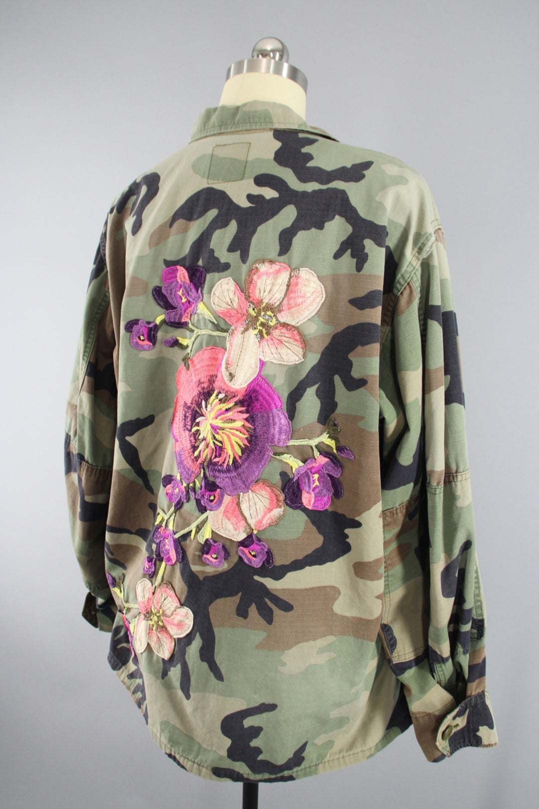 Vintage US Army Embroidered Camouflage Jacket / Purple Peach Floral Embroidery / XL XXL Plus - ThisBlueBird
