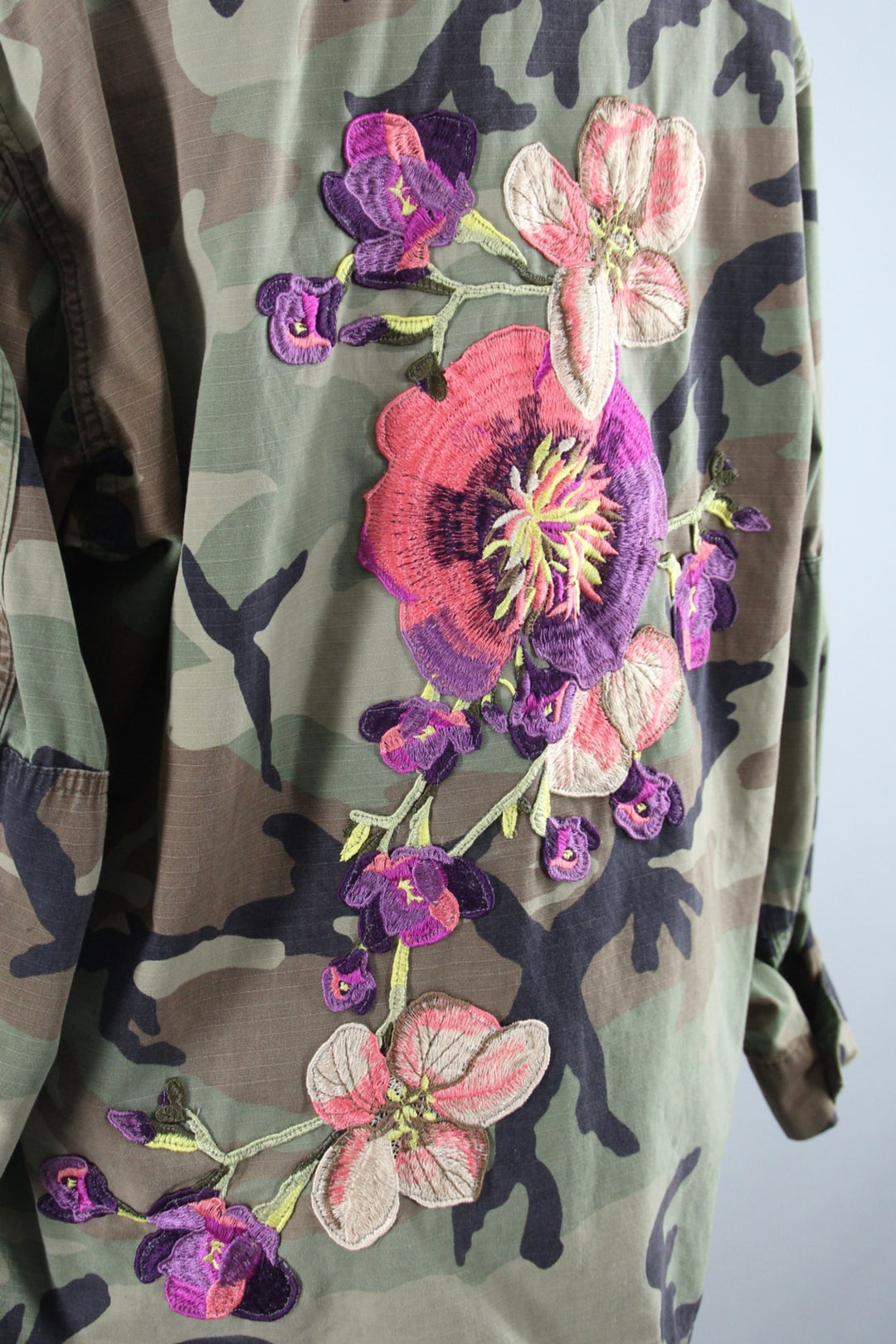 Vintage US Army Embroidered Camouflage Jacket / Purple Peach Floral Embroidery / XL XXL Plus - ThisBlueBird