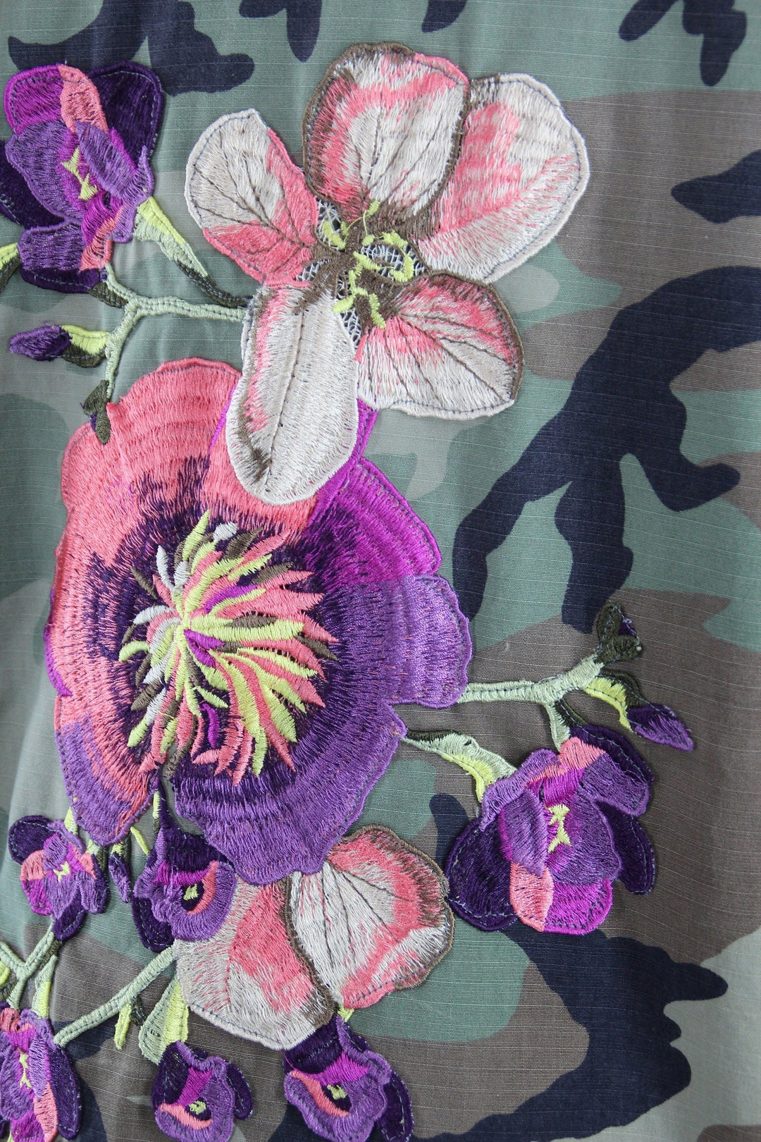 Vintage US Army Embroidered Camouflage Jacket / Purple Peach Floral Embroidery / XL XXL Plus - ThisBlueBird